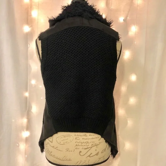 2[Love Tree] New! Faux fur black vest crochet back - Picture 7 of 7